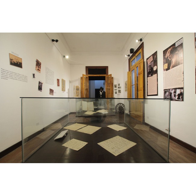 Con visitas guiadas y piezas históricas, reabrió al público el museo del Teatro Municipal Coliseo Podestá